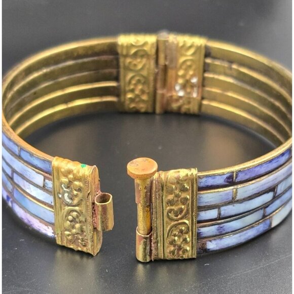 Vntg Hinged Brass Bangle Bracelet 5 Rows Mother of Pearl Inlay Ornate Detailing - Picture 6 of 9